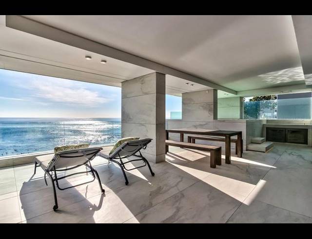 5 BEDROOM APARTMENT FOR SALE IN BANTRY BAY